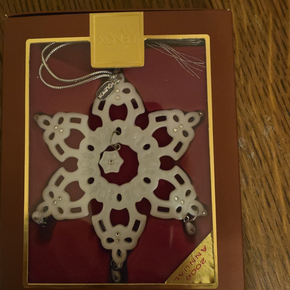 LENOX 2006 Ivory SNOWFLAKE Jeweled Porcelain Christmas Ornament New In Box